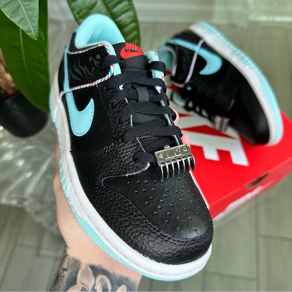 NEW NIKE DUNK LOW BLACK BLUE - Picture 2 of 4